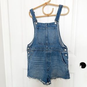 NEW Vintage-Inspired Style! Madewell Frayed Hem Denim Shortalls - Size M